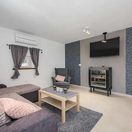 Tatil Evi Madonna Delle Nevi Oprtalj